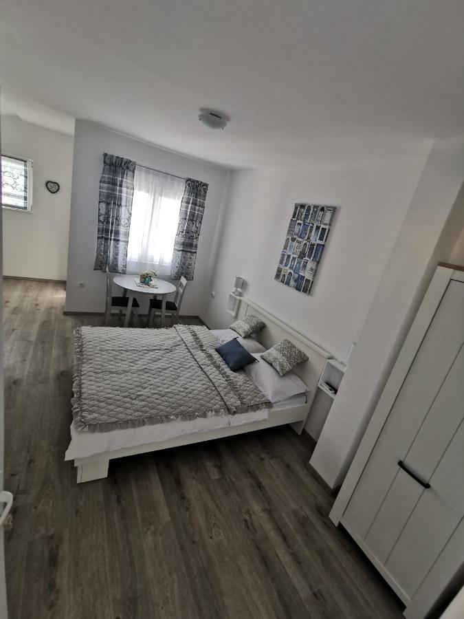 Apartmani Mila 斯塔利格拉德-帕克利尼卡 外观 照片