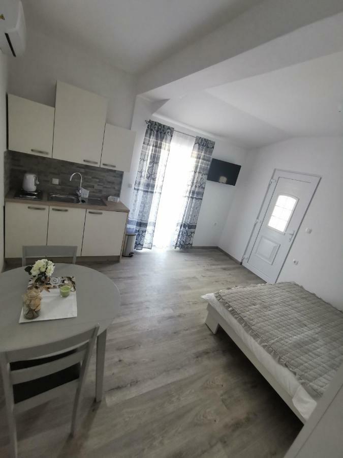 Apartmani Mila 斯塔利格拉德-帕克利尼卡 外观 照片